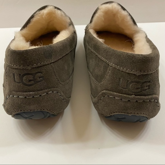 Ugg men’s loafers suede size 8 main image 7